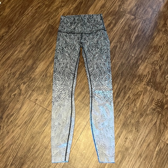 Lululemon Hi Rise Wunder Under - Picture 2 of 9